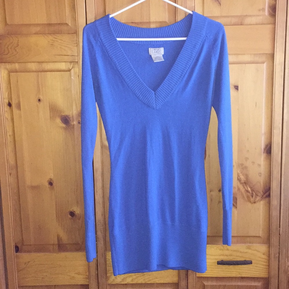 Blue v-neck long sweater